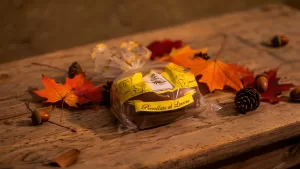 Peccellate e treccine Colle Molisano al Limone e alla Cannella, dolci artigianali molisani confezionati con etichetta gialla.